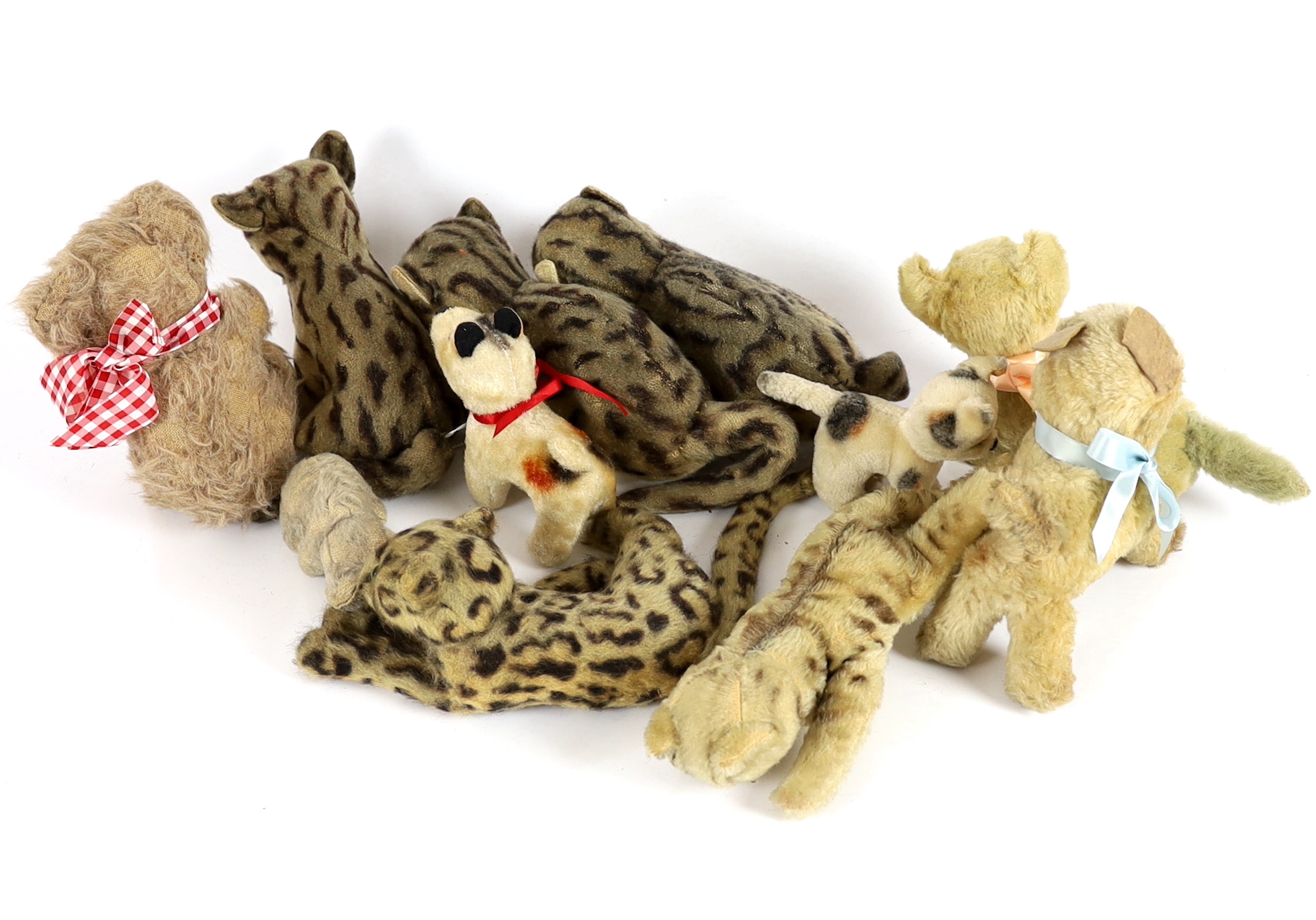 Eight animals and four jungle toys (12)